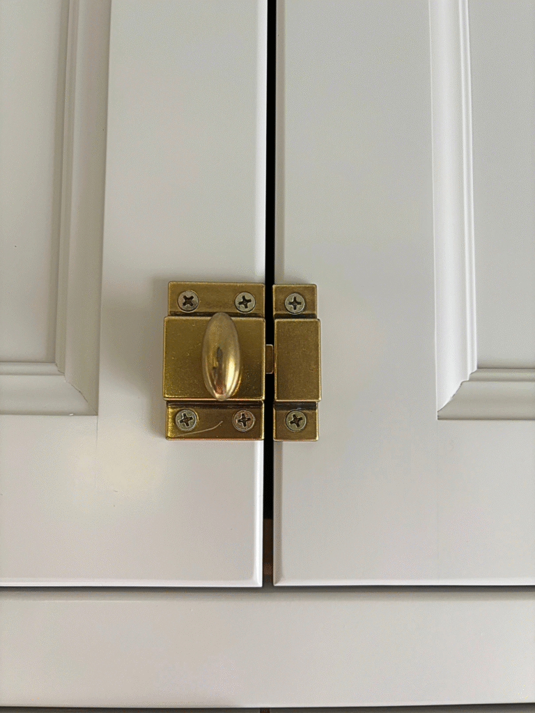 kitchen cabinet door latches